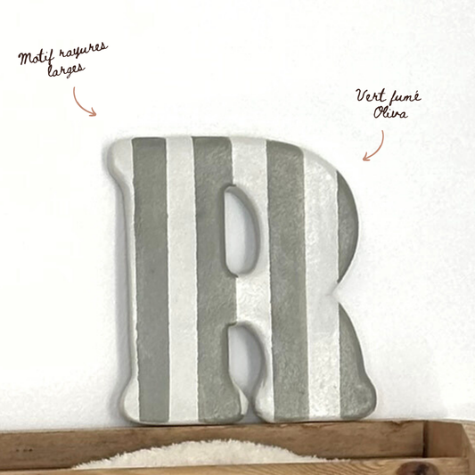 Lettre initiale sur cordon