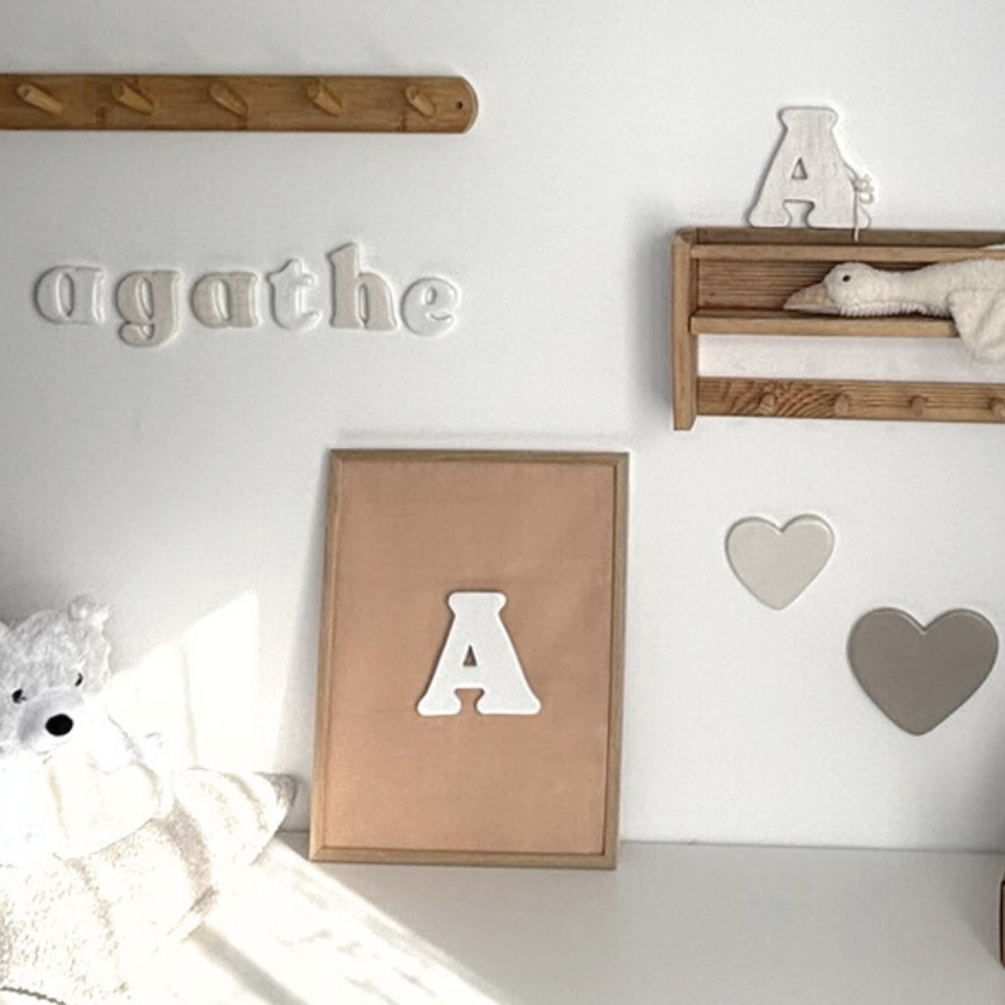 Lettre initiale sur cordon